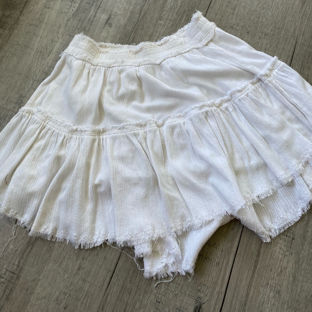 White ruffle flowly skirt